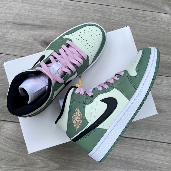 Air Jordan 1 Mid Women’s Dutch Green - Picture 8 of 10